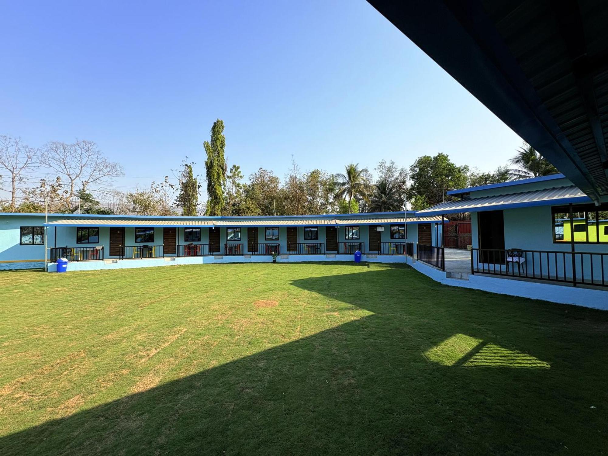 Deep Bhavani Resort Карджат Екстериор снимка
